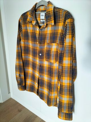 Camisa Zara cuadros Talla S
(100% algodón)