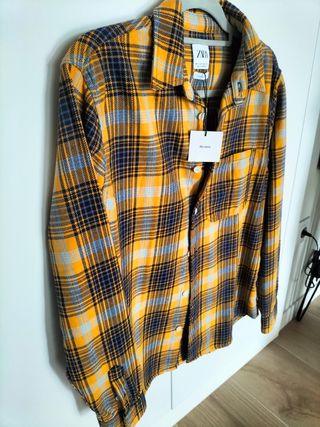 Camisa Zara cuadros Talla S
(100% algodón)