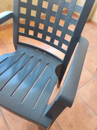 Sillas de terraza grises