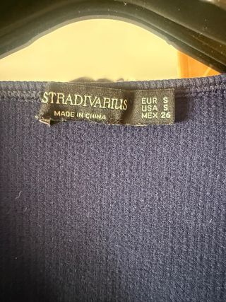 Camiseta Stradivarius cuello pico azul Talla XS