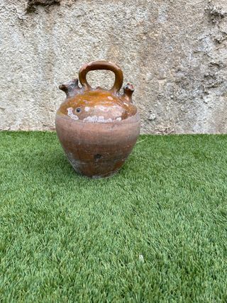 Botijo antiguo de barro