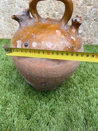 Botijo antiguo de barro