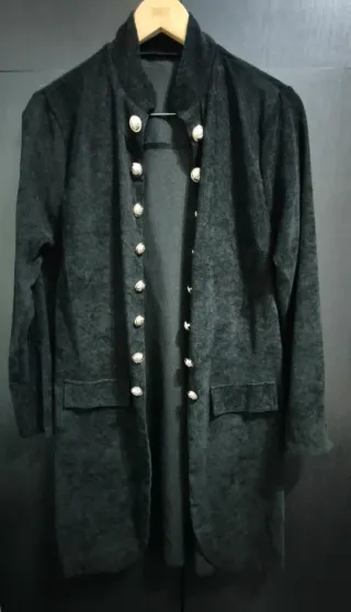 Chaqueta negra estilo militar