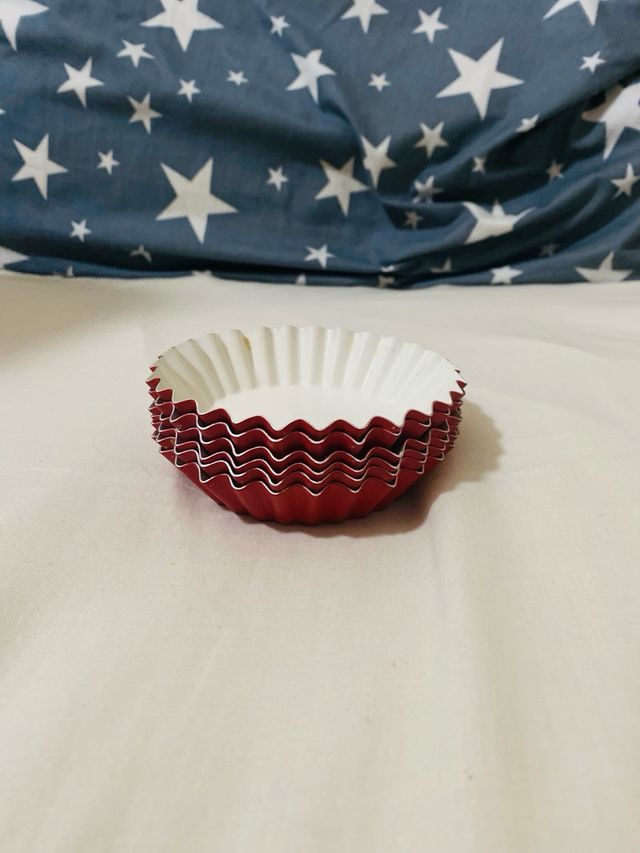 Moldes rojos para  hacer magdalenas o cupcakes