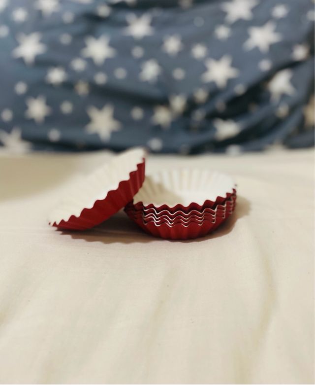 Moldes rojos para  hacer magdalenas o cupcakes