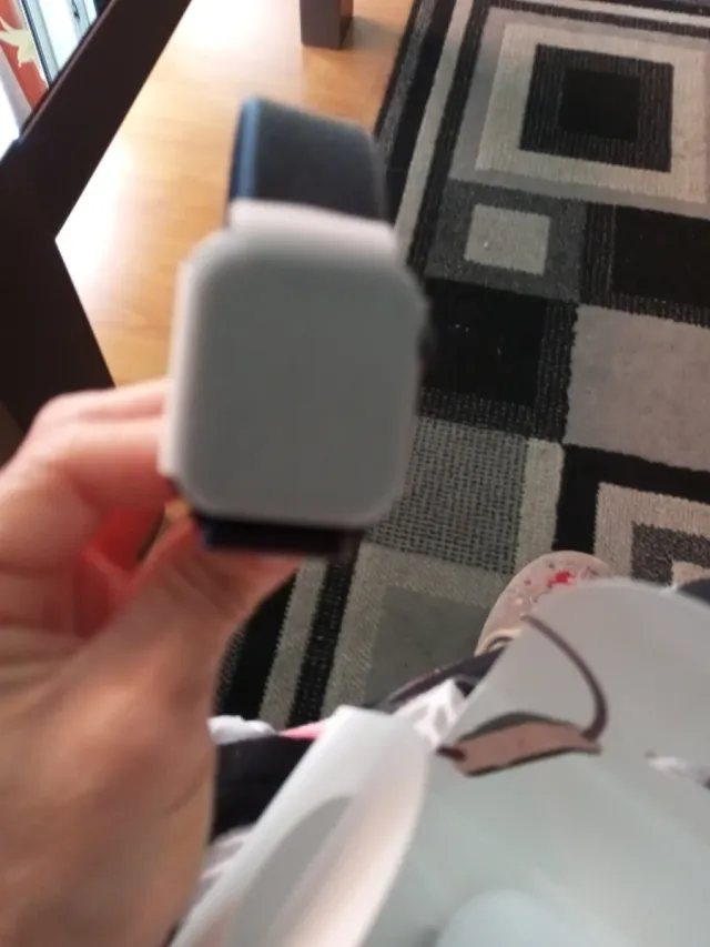 Reloj inteligente gris y negro