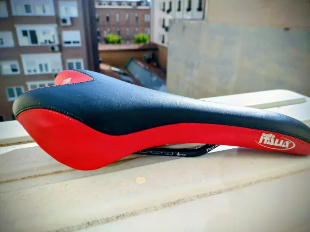 Sillín Selle Italia Negro/Rojo 