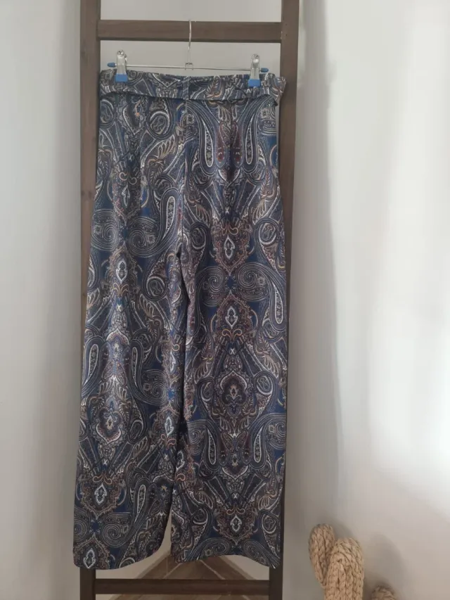 Pantalón estampado paisley