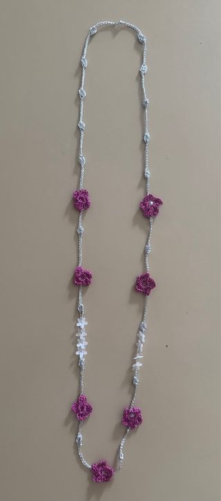 Collana uncinetto fiori rosa e argento