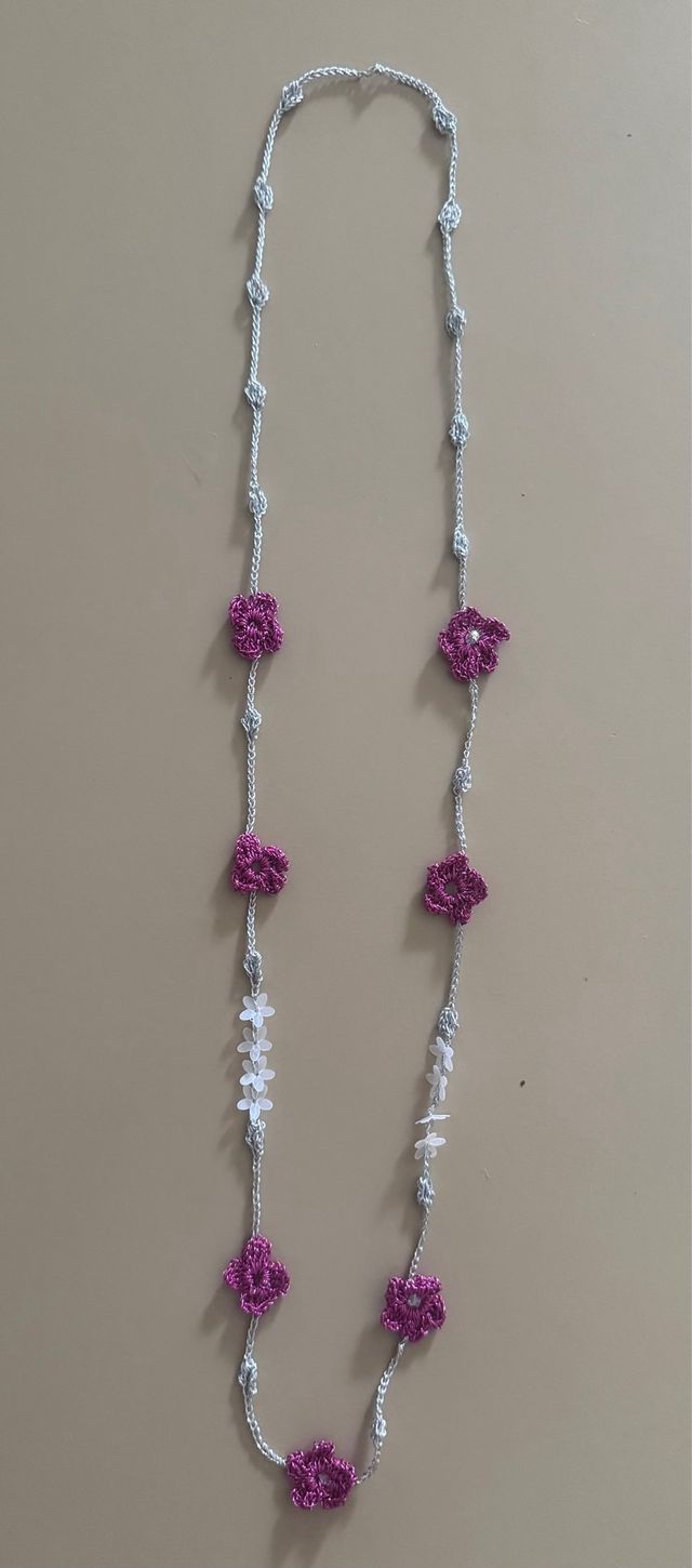 Collana uncinetto fiori rosa e argento