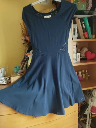 Vestido Hollister azul marino con encaje