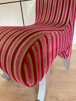 Silla/butaca de estilo en tonos rosas