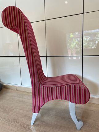Silla/butaca de estilo en tonos rosas