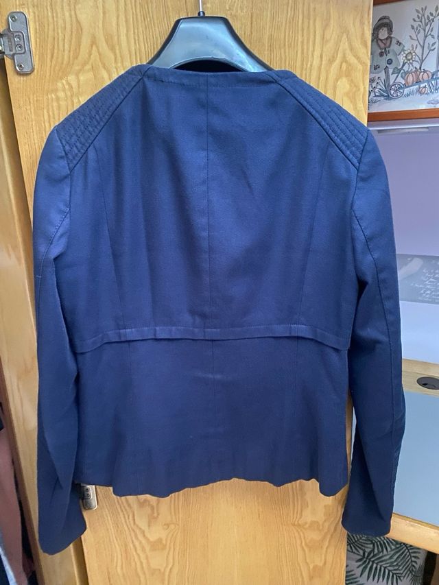 Cazadora Stradivarius azul Talla S