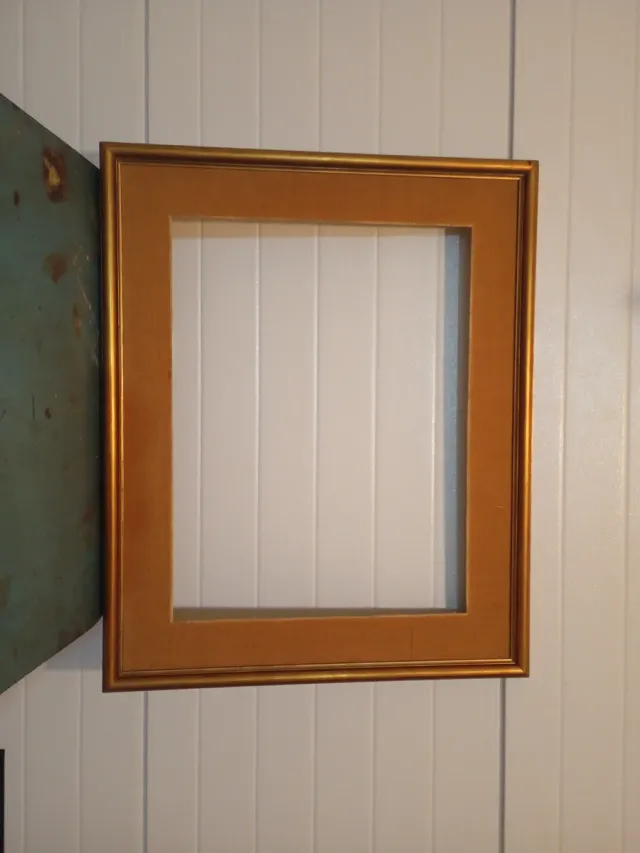 Moldura em madeira dourada para pintura 70 x 80