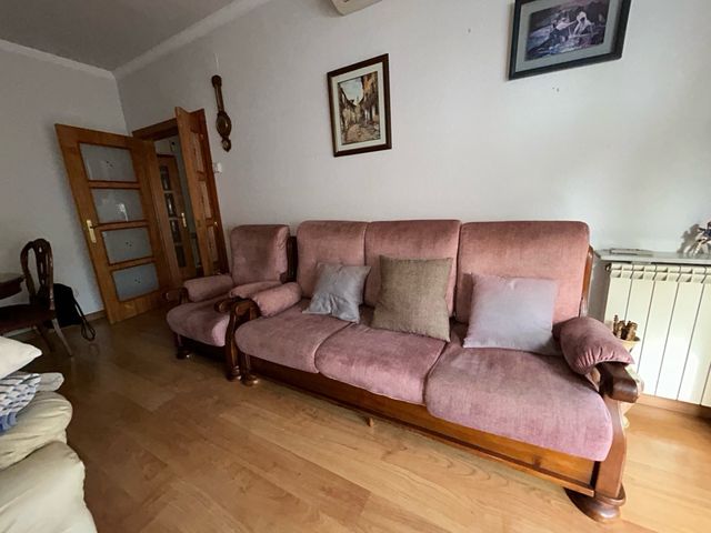 Sofá de 3 plazas y sillón tapizado