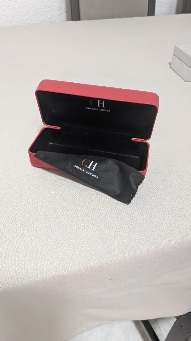 Funda Gafas Carolina Herrera Roja