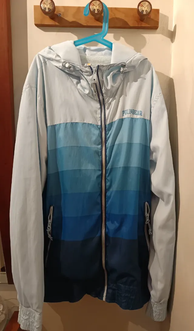 Chaqueta cortavientos Pull & Bear,Talla L.