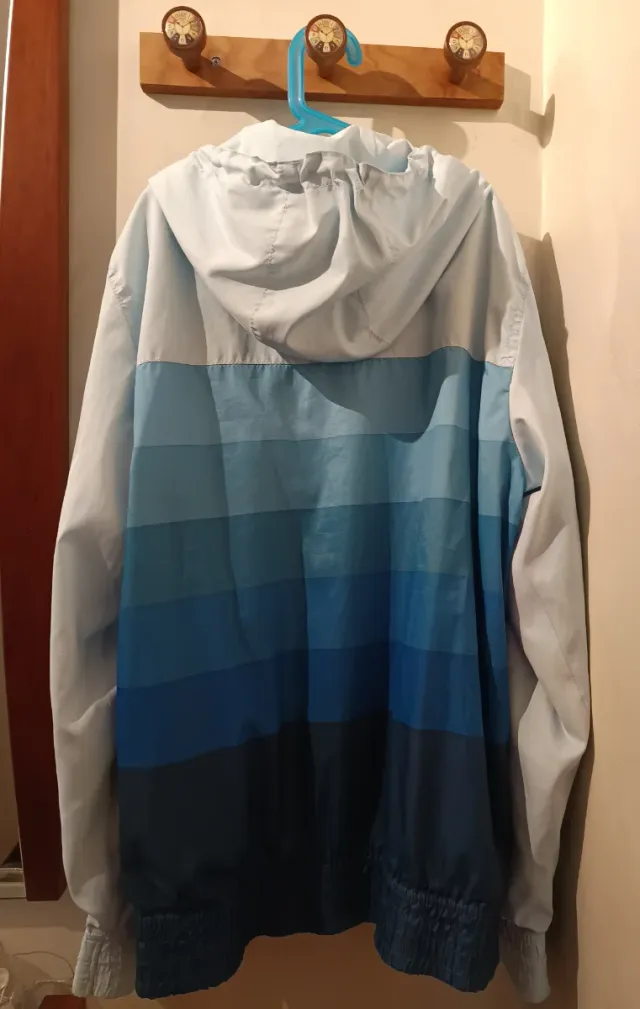 Chaqueta cortavientos Pull & Bear,Talla L.