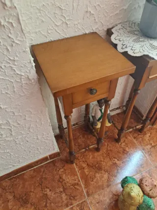 Tavoli in legno marrone
