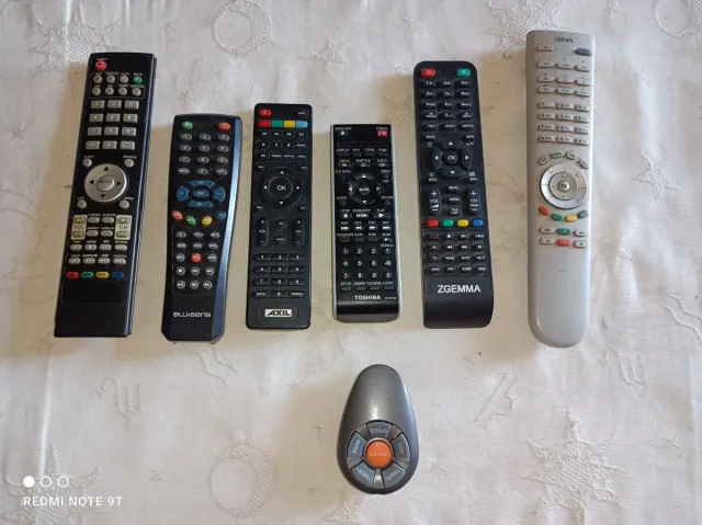 Lote mandos TV Axil, Blu:song, Loewe, Toshiba, Zge