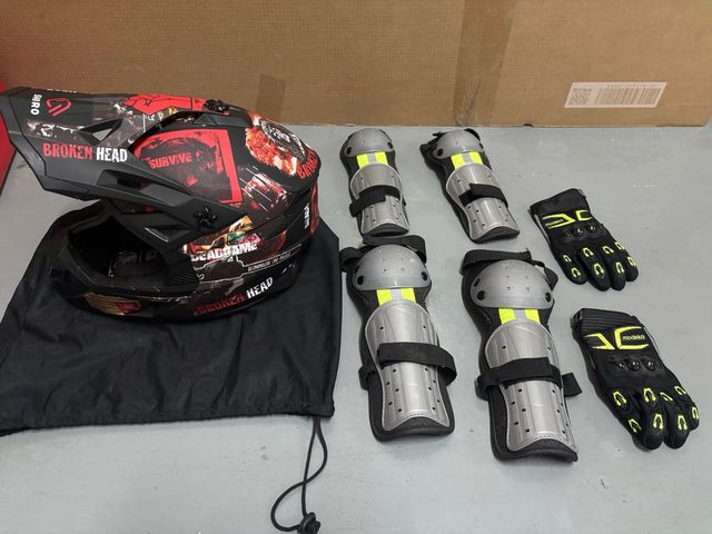 Casco y protecciones niño cross