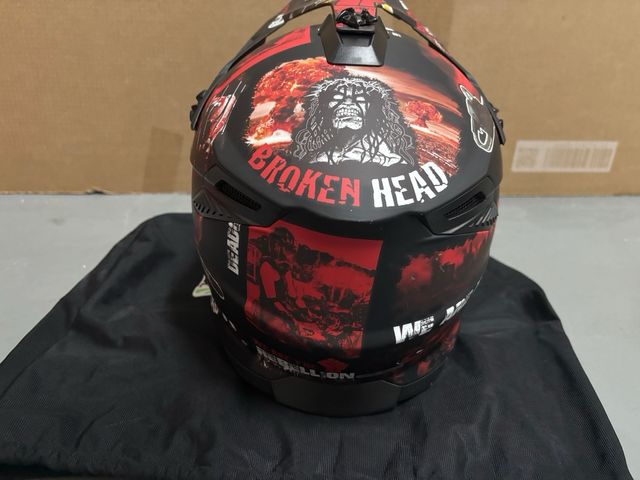 Casco y protecciones niño cross