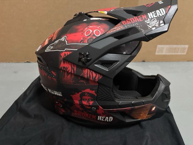 Casco y protecciones niño cross