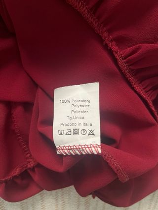 Blusa burdeos con volantes y mangas acampanadas