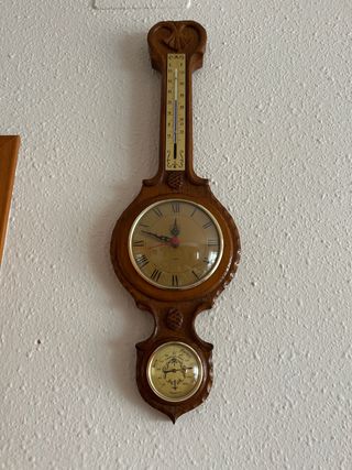 Reloj de pared madera con termómetro