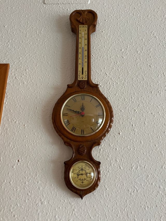 Reloj de pared madera con termómetro