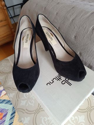 Zapatos de piel peep toe negros