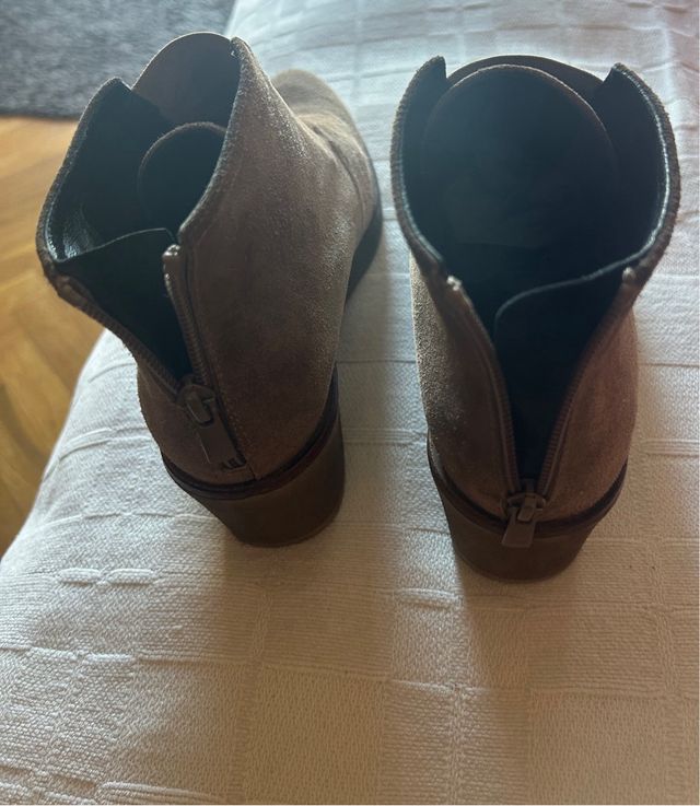 Botines serraje beige talla 39