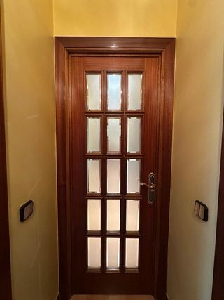 Puerta interior de madera