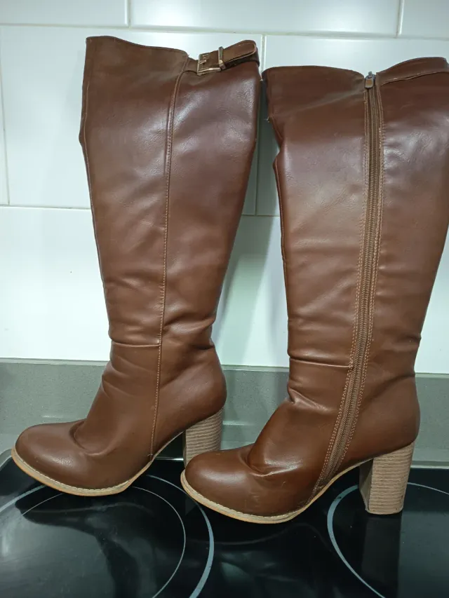 Botas altas marrones talla 39