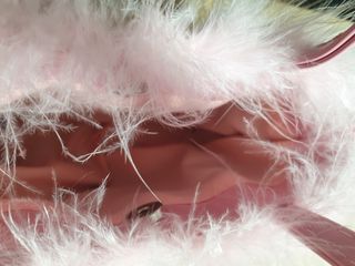 Bolso rosa charol gótico plumas