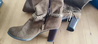 Botas de ante marrones con trenza