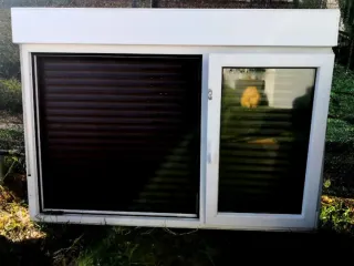 Ventana pvc con persiana de aluminio
