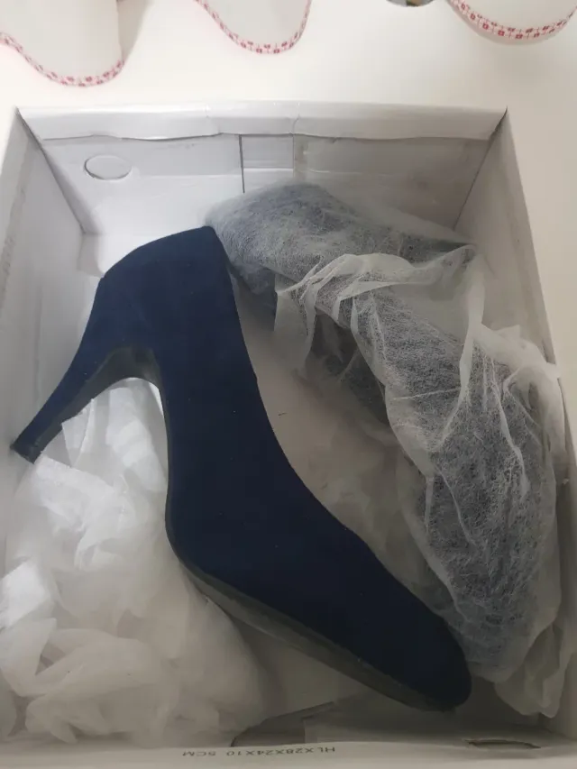 Zapatos de tacón rojos, azul marino ,gris y sandal