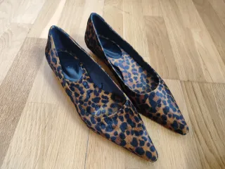 Zapatos Zara punta animal print