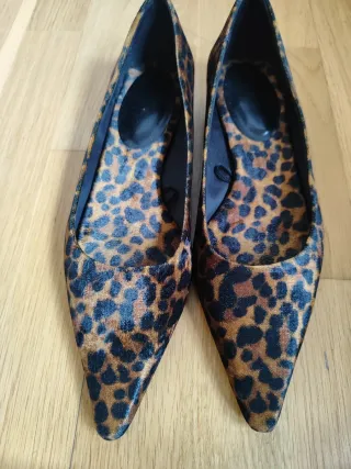 Zapatos Zara punta animal print