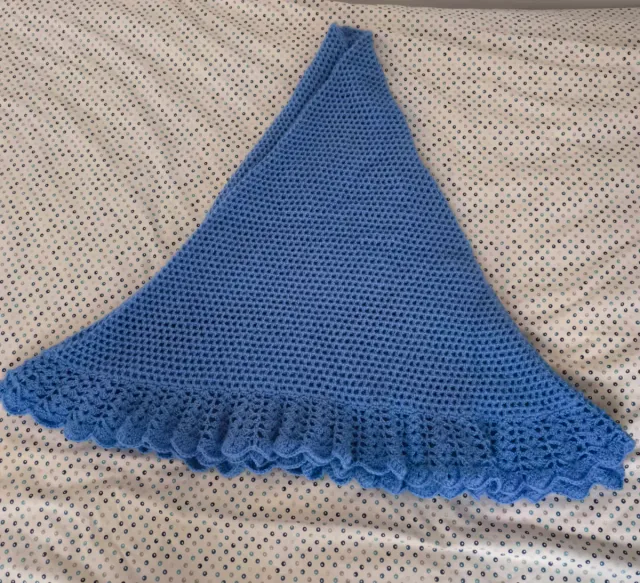 Scialle blu da donna all'uncinetto