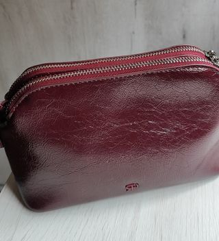 Bolso bandolera Parfois granate tachuelas