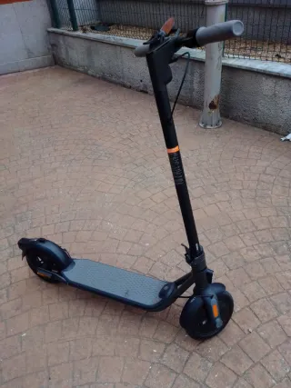 Patinete Eléctrico Ninebot F25.  Semi nuevo 