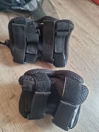Casco y protectores infantiles azul