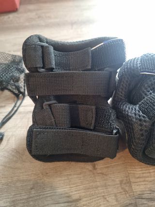 Casco y protectores infantiles azul