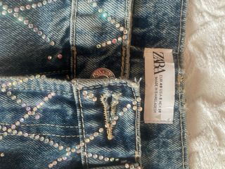 Pantalón vaquero Zara con brillos strass