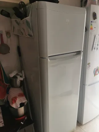 Nevera Indesit blanca