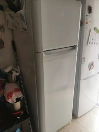 Nevera Indesit blanca
