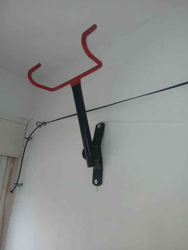 Soporte Pared Bicicleta Rojo y Negro